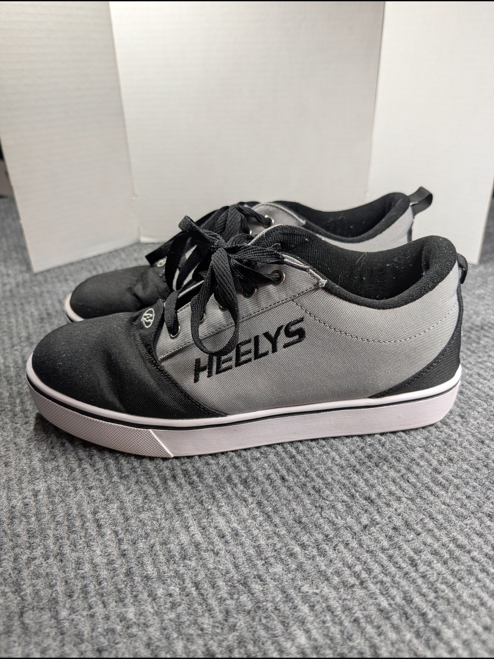 Heelys Pro 20 Men's Black and Gray Low-Top Skate Shoes Size 9 US